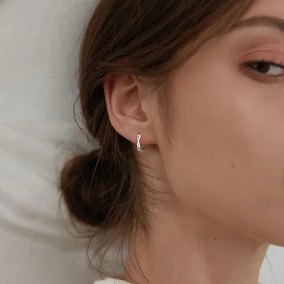 925 Sterling Silver Twist Huggie Hoop Earrings Minimalist Small Hoops - Picture 5 of 12